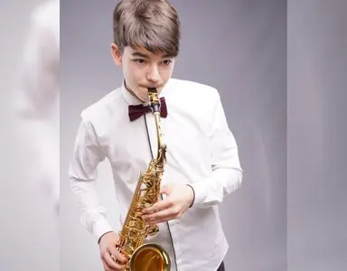 5 - WeddingBro Events Saxophonist Artur – WeddingBro Events