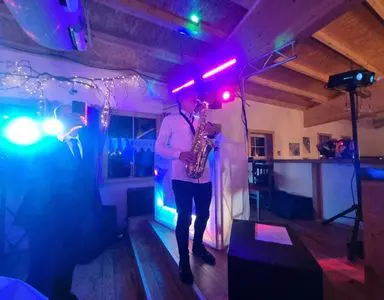 Saxophonist Artur 2 - WeddingBro Events Artur – Livemusik auf einer Hochzeit von WeddingBro Events