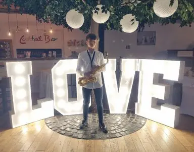 Saxophonist Artur - WeddingBro Events Artur – Livemusik auf einer Hochzeit von WeddingBro Events