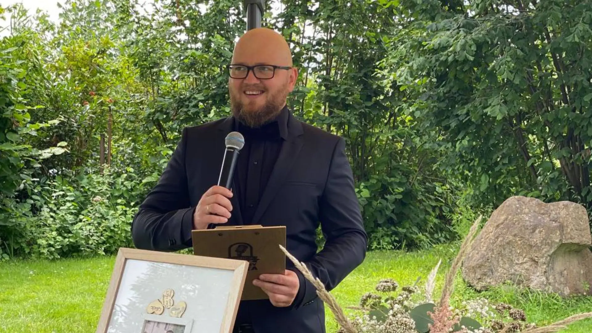 Tamada Nikita bei einer Hochzeit