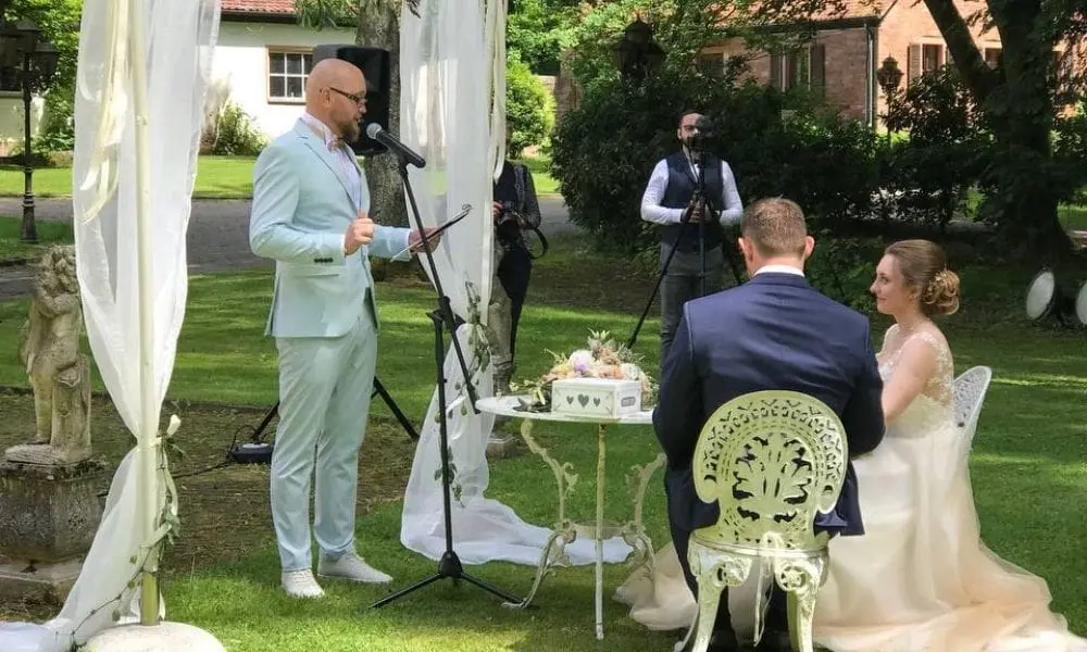 Tamada Nikita bei einer Hochzeit