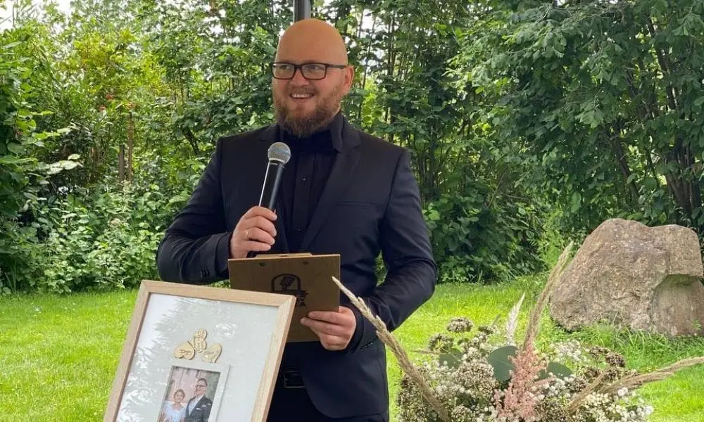 Tamada Nikita bei einer Hochzeit