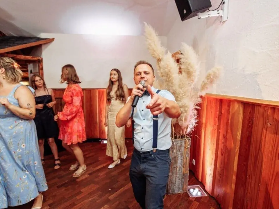 Tamada Artur singt bei einer Hochzeit - WeddingBro Events Tamada Artur singt bei einer Hochzeit