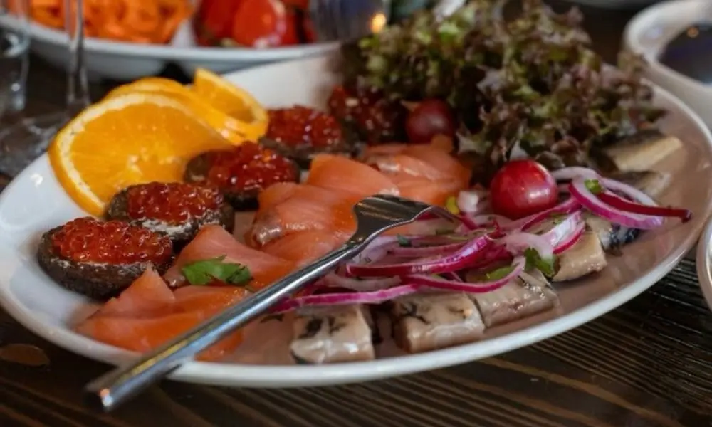 wb-catering-galerie-1 - WeddingBro Events Kalte Platte mit Lachs und Kaviar auf einer Hochzeit