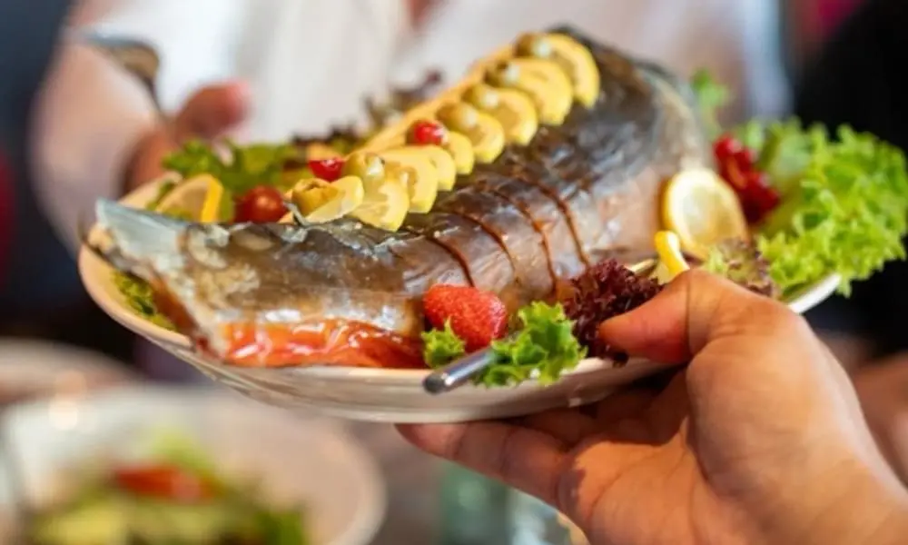wb-catering-galerie-2 - WeddingBro Events Ganzer Fisch festlich angerichtet vom Hochzeitscaterer