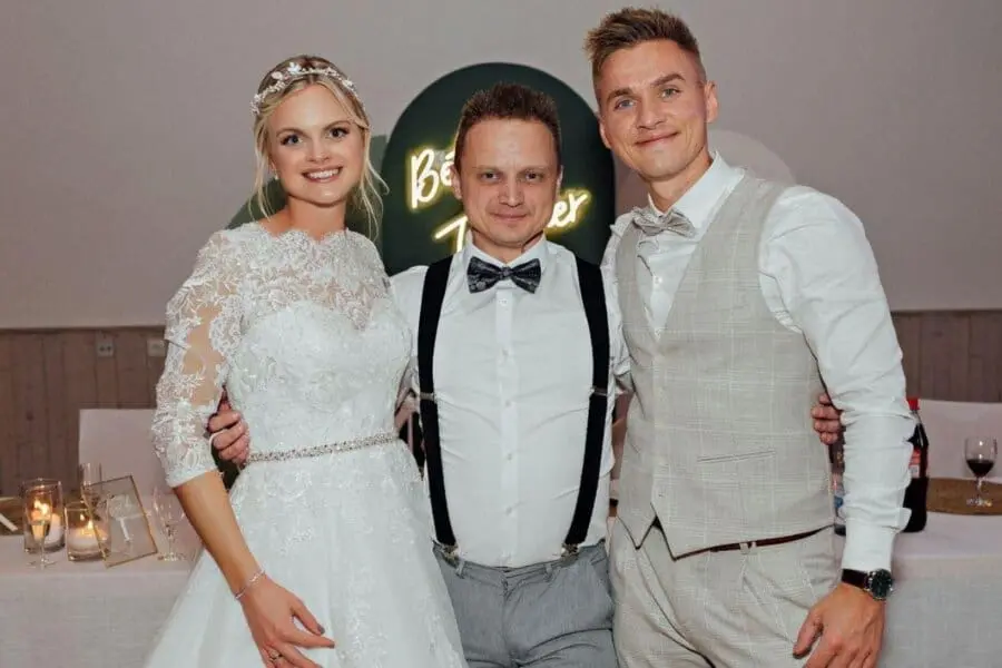 Tamada Artur moderiert eine Hochzeit