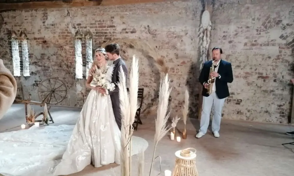 Saxofonist Antonio begleitet die freie Trauung eines Brautpaars - WeddingBro Events Saxofonist Antonio begleitet die freie Trauung eines Brautpaars