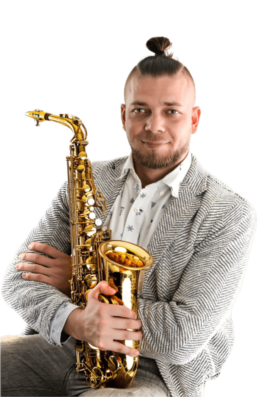 Saxofonist Waldemar, freigestellt - WeddingBro Events Saxofonist Waldemar mit Saxofon, freigestellt