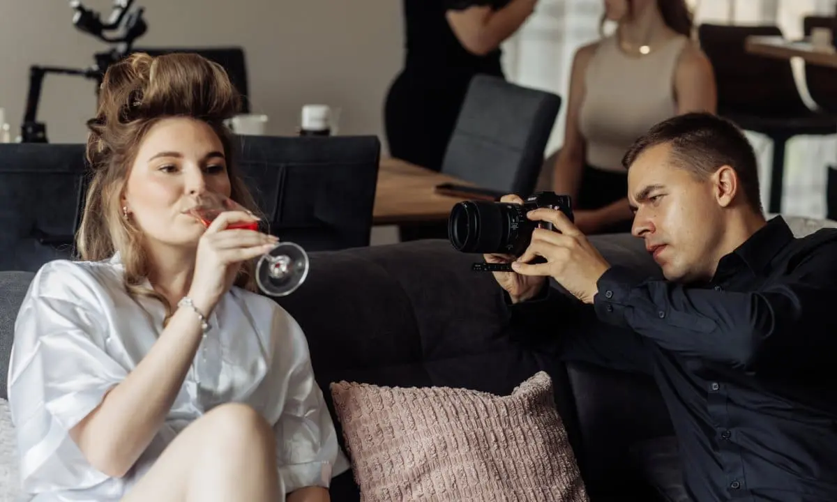 Videograf Valeri Galerie 2 - WeddingBro Events Videograf Valeri filmt die Braut beim Getting Ready