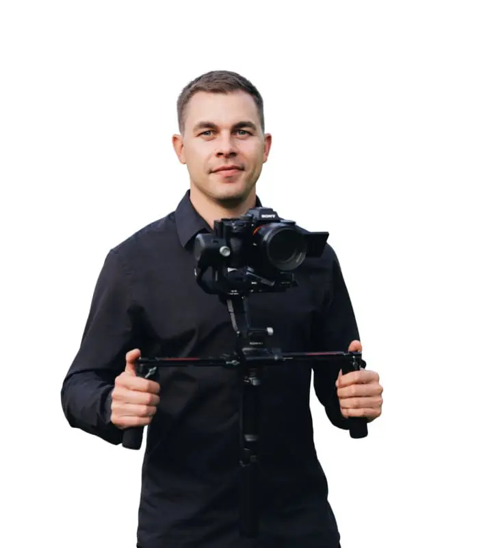 Videograf Valeri mit Kamera und Gimbal