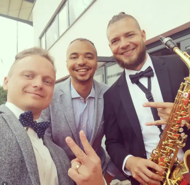 DJ Help mit Artur von WeddingBro und Saxofonist Vladimir bei einer Hochzeit